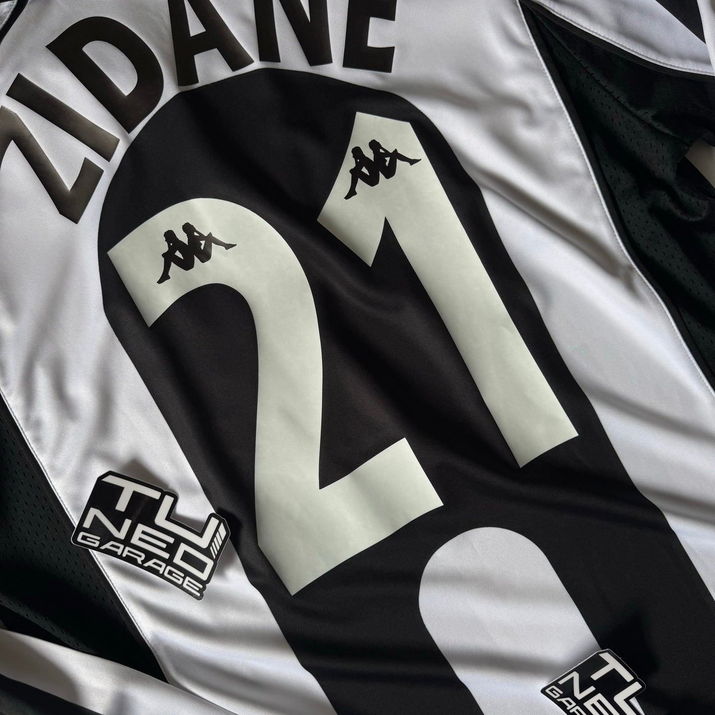 RETRO JUVENTUS HOME 98 LONG SLEEVE ZIDANE #21